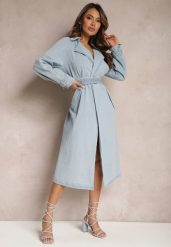 Niebieski Płaszcz z Jeansu z Przetarciami i Paskiem ze Sprzączką Umiorrea. Niebieskie płaszcze damskie Renee, m, bez wzorów, z denimu, eleganckie, bez kołnierzyka, bez kaptura. Za 179.99 zł.