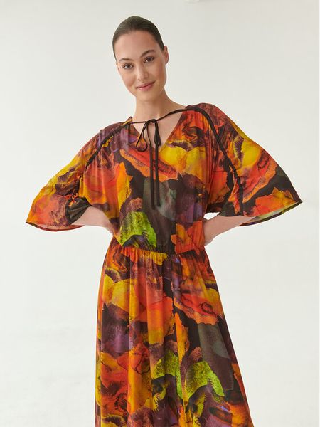 Tatuum Sukienka codzienna Pezani T2217.194B Kolorowy Regular Fit. Sukienki damskie Tatuum, na co dzień, bez wzorów, z wiskozy, bez kołnierzyka, bez ramiączek, proste. Za 229.99 zł.