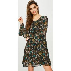 Answear - Sukienka ORIENT EXPRESS. Czarne sukienki damskie ANSWEAR, na co dzień, l, bez wzorów, z materiału, casualowe, bez kołnierzyka, bez ramiączek, maxi, proste. W wyprzedaży za 79.90 zł.