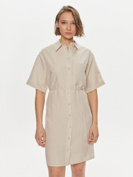 Calvin Klein Sukienka koszulowa K20K206697 Beżowy Relaxed Fit. Brązowe sukienki damskie Calvin Klein, bez wzorów, ze lnu, bez kołnierzyka, bez ramiączek, koszulowe. Za 479.99 zł.