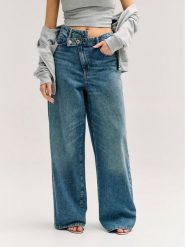 Guess Jeansy 183634 Niebieski Relaxed Fit. Niebieskie jeansy damskie Guess, z aplikacjami, z jeansu. Za 524.99 zł.