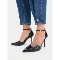 Szpilki DeeZee. Czarne szpilki damskie DeeZee, bez wzorów, bez obcasa, na szpilce, bez zapięcia. Za 149.99 zł.
