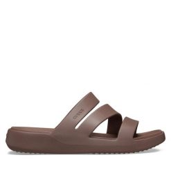 Klapki Crocs. Brązowe klapki damskie Crocs, bez wzorów, bez obcasa, bez zapięcia. Za 159.99 zł.