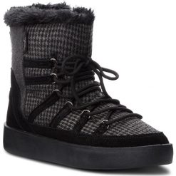 Buty PEPE JEANS - Brixon Snow PLS30775 Black 999. Czarne kozaki damskie Pepe Jeans, bez wzorów, z futra, bez obcasa, bez zapięcia. W wyprzedaży za 199.00 zł.