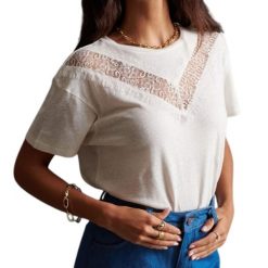 Koszulka turystyczna damska Superdry Chevrin Lace. Białe koszulki sportowe damskie Superdry, bez wzorów, z koronki, bez ramiączek. W wyprzedaży za 91.00 zł.
