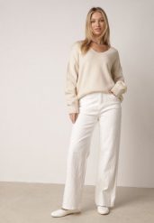 Białe Szerokie Jeansy z Bawełną Zdobione Przeszyciami w Romby Biretha. Białe jeansy damskie Born2be, z aplikacjami, z bawełny, eleganckie, z podwyższonym stanem. Za 109.99 zł.