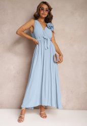 Jasnoniebieska Koktajlowa Sukienka Plisowana z Kwiatową Broszką Paskiem i Gumką w Talii Viknna. Niebieskie sukienki damskie Renee, na imprezę, l, bez wzorów, z materiału, eleganckie, bez kołnierzyka, bez ramiączek, maxi, plisowane. Za 69.99 zł.