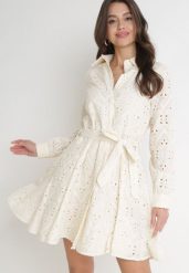 Beżowa Ażurowa Sukienka Bawełniana z Wiązanym Paskiem Ilerah. Brązowe sukienki damskie Born2be, l, w ażurowe wzory, z bawełny, boho, bez kołnierzyka, bez ramiączek, mini. Za 229.99 zł.
