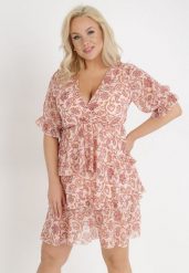 Różowa Sukienka Balapus. Czerwone sukienki damskie Born2be, l, bez wzorów, eleganckie, bez kołnierzyka, bez ramiączek, mini, kopertowe. Za 29.99 zł.