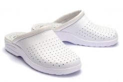 SANITAL FLEX 10601 white, klapki profilaktyczne męskie. Białe klapki męskie Sanital-Flex, bez wzorów, ze skóry, bez zapięcia. Za 126.90 zł.