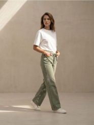 Jeansy straight wide leg z wysokim stanem - zielony. Zielone jeansy damskie Sinsay, bez wzorów, z jeansu, z podwyższonym stanem. Za 59.99 zł.