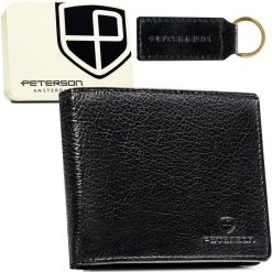 Zestaw prezentowy: czarny, skórzany portfel męski bez zapięcia i brelok - Peterson. Czarne portfele męskie Peterson, bez wzorów. Za 79.99 zł.