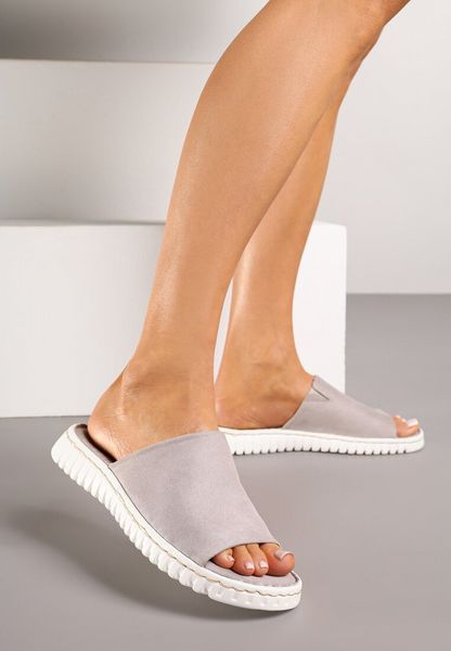 Szare Klapki Vices z Imitacji Zamszu na Podeszwie ze Żłobieniami Dorovia. Szare klapki damskie Renee, na lato, bez wzorów, eleganckie, z otwartym noskiem, bez obcasa, na płaskiej podeszwie, bez zapięcia. Za 79.99 zł.