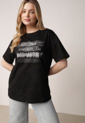 Czarny T-shirt z Bawełny o Kroju Oversize z Napisem Orinvyra. Czarne t-shirty damskie Born2be, m, bez wzorów, z bawełny, biznesowe, bez kołnierzyka, bez ramiączek. Za 59.99 zł.