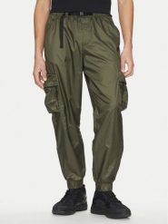 Nike Spodnie dresowe FB7911 Khaki Regular Fit. Brązowe spodnie sportowe męskie Nike, m, bez wzorów, z dresówki. Za 449.99 zł.