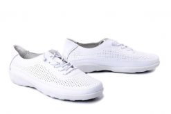 RIEKER REMONTE R3521-80 white, półbuty damskie. Białe półbuty damskie Rieker Remonte, bez wzorów, bez obcasa, bez zapięcia. Za 379.90 zł.