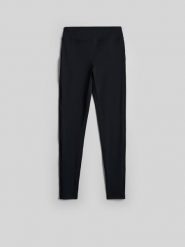 4F Legginsy dzianinowe damskie - czarne M. Czarne legginsy damskie 4F, bez wzorów, z dzianiny. Za 129.99 zł.