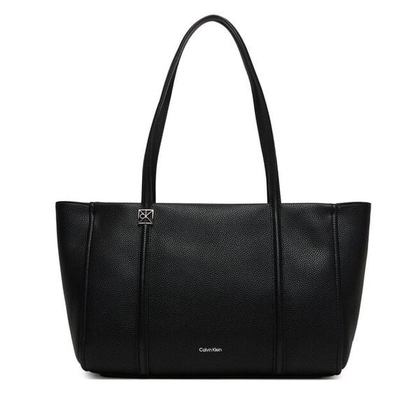 Torebka Calvin Klein. Czarne shopperki damskie Calvin Klein, bez wzorów, bez dodatków. Za 471.99 zł.