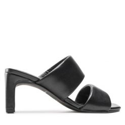Klapki Vagabond Shoemakers. Czarne klapki damskie Vagabond Shoemakers, bez wzorów, bez obcasa, bez zapięcia. Za 419.99 zł.