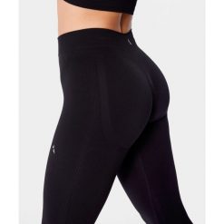 Legginsy bezszwowe z push-up dla kobiet na siłownię Carpatree Eris. Czarne legginsy damskie Carpatree, bez wzorów. W wyprzedaży za 153.99 zł.
