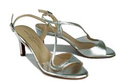 BRENDA ZARO T3576 moon, sandały damskie. Szare sandały damskie Brenda Zaro, bez wzorów, z gumy, bez obcasa, na obcasie, bez zapięcia. Za 199.95 zł.