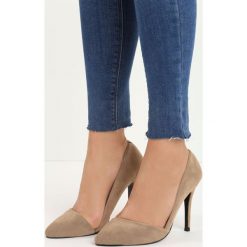 Khaki Zamszowe Szpilki Kokarbi. Brązowe szpilki damskie Born2be, bez wzorów, z zamszu, ze szpiczastym noskiem, bez obcasa, na szpilce, bez zapięcia. Za 39.99 zł.