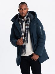 Długa sezonowa kurtka męska w stylu outdoorowym – granatowa V2 OM-JALJ-0202 - XXL. Niebieskie kurtki męskie Ombre Clothing, l, z aplikacjami, z gumy, z kapturem. W wyprzedaży za 299.99 zł.