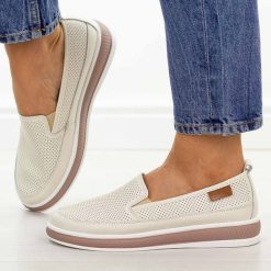 Beżowe ażurowe skórzane półbuty damskie Cambell 87322. Brązowe półbuty damskie Cambell, na jesień, w ażurowe wzory, z jeansu, casualowe, z okrągłym noskiem, bez obcasa, na płaskiej podeszwie, bez zapięcia. Za 219.00 zł.