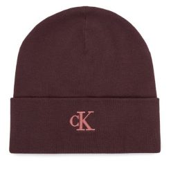 Czapka Calvin Klein. Czerwone czapki damskie Calvin Klein, na zimę, bez wzorów. Za 129.99 zł.