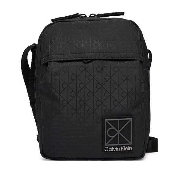 Saszetka Calvin Klein. Czarne saszetki i nerki męskie Calvin Klein, małe. Za 206.99 zł.