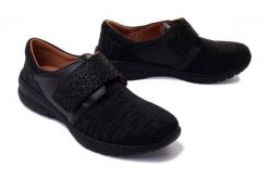 COMFORTABEL 940243-01 schwarz, półbuty damskie. Czarne półbuty damskie Comfortabel, bez wzorów, bez obcasa, bez zapięcia. Za 187.45 zł.