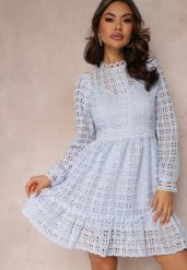 Jasnoniebieska Taliowana Sukienka z Koronką i Falbaną na Dole Kamora. Niebieskie sukienki damskie Renee, m, bez wzorów, z koronki, bez kołnierzyka, bez ramiączek, mini. Za 139.99 zł.