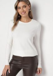 Biały Sweter w Klasycznym Stylu Irimarie. Białe swetry nierozpinane damskie Born2be, m, bez wzorów, z jeansu, eleganckie, bez kołnierzyka, bez ramiączek. Za 39.99 zł.