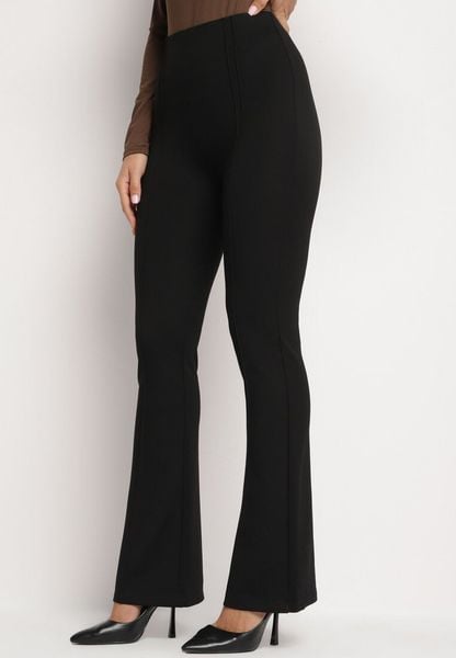 Czarne Spodnie z Bawełną i Wiskozą o Kroju Dzwonów z Wysokim Stanem i Gumką w Pasie Lertivra. Czarne spodnie materiałowe damskie Born2be, bez wzorów, z bawełny, biznesowe, z podwyższonym stanem. Za 79.99 zł.