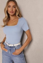 Niebieska Bluzka z Modalem Wiskozą i Kwadratowym Dekoltem Sanelora. Niebieskie bluzki damskie Renee, m, bez wzorów, z jeansu, eleganckie, bez kołnierzyka, bez ramiączek. Za 69.99 zł.