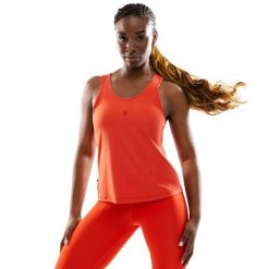 Damska koszulka treningowa tank top Fitness Siroko Hart. Czerwone koszulki sportowe damskie SIROKO, bez wzorów, z tkaniny, bez ramiączek, na fitness i siłownię. Za 105.00 zł.