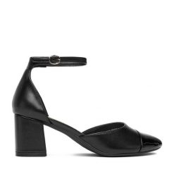 Czółenka JENNY. Czarne czółenka damskie Jenny, bez wzorów, bez obcasa, bez zapięcia. Za 139.99 zł.