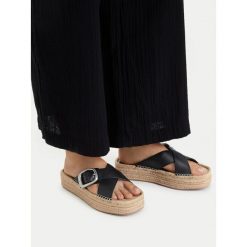 Klapki Calvin Klein. Czarne klapki damskie Calvin Klein, bez wzorów, bez obcasa, bez zapięcia. Za 278.99 zł.