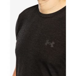 Koszulka biegowa męska Under Armour Seamless Stride SS. Czarne bluzy męskie Under Armour, m, bez wzorów, sportowe, bez ramiączek, bez kaptura. Za 193.99 zł.