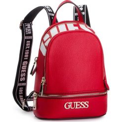 Plecak GUESS - Skye (VG) HWVG74 11320 RED. Czerwone plecaki damskie Guess, z aplikacjami, ze skóry ekologicznej. Za 589.00 zł.