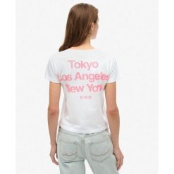 Dopasowana koszulka Core Logo City. Białe koszulki sportowe damskie Superdry, bez wzorów, z bawełny, bez ramiączek. W wyprzedaży za 135.60 zł.