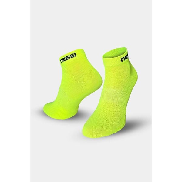 Bezszwowe skarpety oddychające Nessi Sportswear. Żółte skarpetki damskie NESSI SPORTSWEAR, bez wzorów. W wyprzedaży za 35.90 zł.