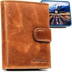 Pionowy portfel męski ze skóry naturalnej w brązowym kolorze zamykany na zatrzask - Peterson. Brązowe portfele męskie Peterson, bez wzorów, ze skóry. Za 79.99 zł.
