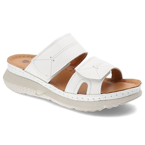 Białe Klapki Armodo Stylowe Wsuwane Obuwie Damskie. Białe klapki damskie Armodo, na lato, bez wzorów, ze skóry ekologicznej, eleganckie, bez obcasa, na koturnie, bez zapięcia. Za 189.00 zł.