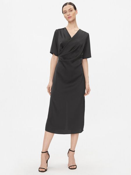 Bruuns Bazaar Sukienka codzienna Nemi BBW3622 Czarny Regular Fit. Czarne sukienki damskie Bruuns Bazaar, na co dzień, bez wzorów, z syntetyku, bez kołnierzyka, bez ramiączek, proste. Za 329.99 zł.