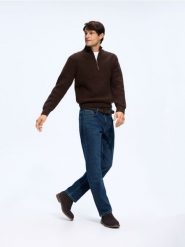 Sweter z wełną - ciemnozielony. Zielone swetry męskie Reserved, l, bez wzorów, z dzianiny, bez kołnierzyka, bez ramiączek. Za 259.99 zł.
