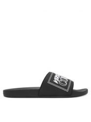 Versace Jeans Couture Klapki 79YA3SQ3 ZSC22 899 Czarny. Czarne klapki męskie Versace Jeans Couture, bez wzorów, z jeansu, bez zapięcia. Za 209.99 zł.