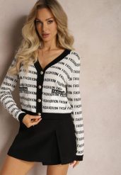 Biało-Czarny Krótki Kardigan z Napisami Fashion i Guzikami Winifa. Białe kardigany damskie Renee, bez wzorów, bez kołnierzyka. Za 49.99 zł.