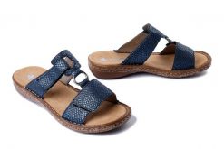 RIEKER 628P9-14 blue, klapki damskie. Niebieskie klapki damskie Rieker, na lato, bez wzorów, bez obcasa, bez zapięcia. Za 289.90 zł.
