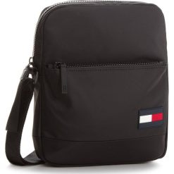Saszetka TOMMY HILFIGER - Escape Reporter AM0AM03419 002. Czarne saszetki i nerki męskie Tommy Hilfiger, bez wzorów, z materiału. W wyprzedaży za 239.00 zł.